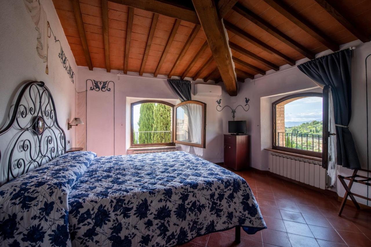Hotel Vecchia Oliviera Монтальчино Экстерьер фото