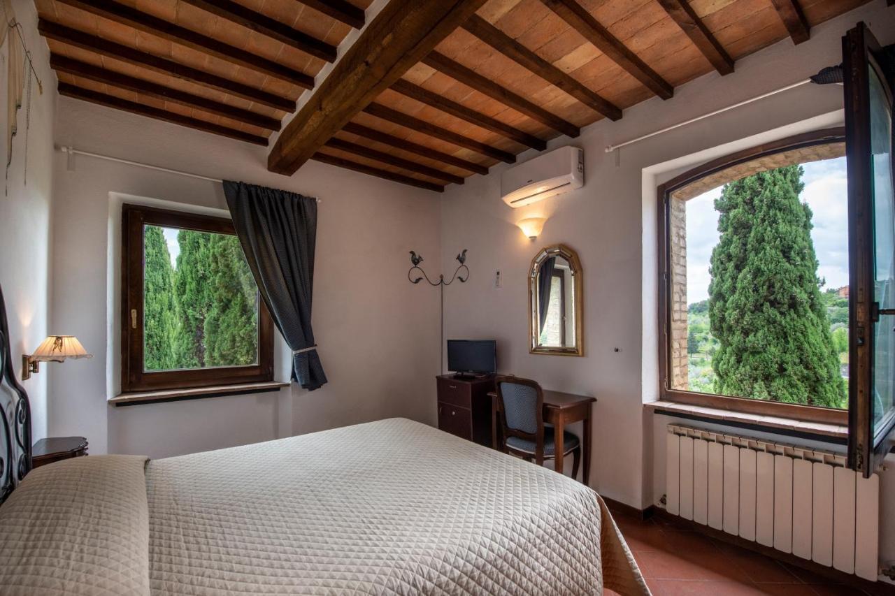 Hotel Vecchia Oliviera Монтальчино Экстерьер фото