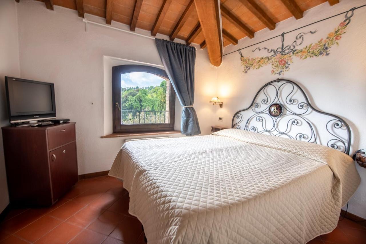 Hotel Vecchia Oliviera Монтальчино Экстерьер фото