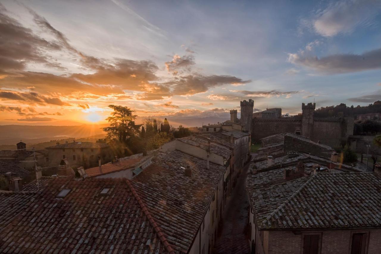 Hotel Vecchia Oliviera Монтальчино Экстерьер фото
