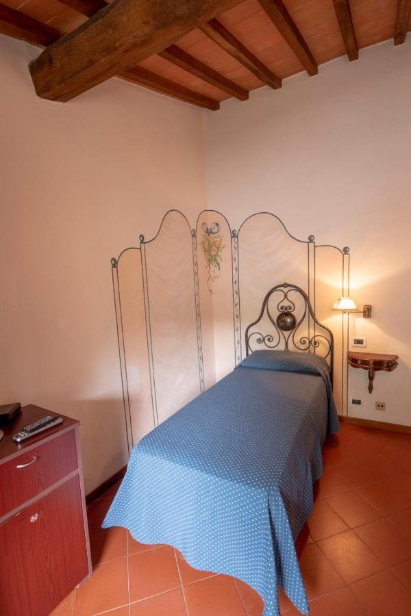 Hotel Vecchia Oliviera Монтальчино Экстерьер фото