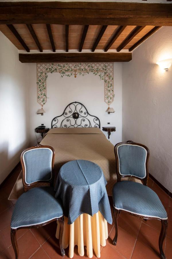 Hotel Vecchia Oliviera Монтальчино Экстерьер фото
