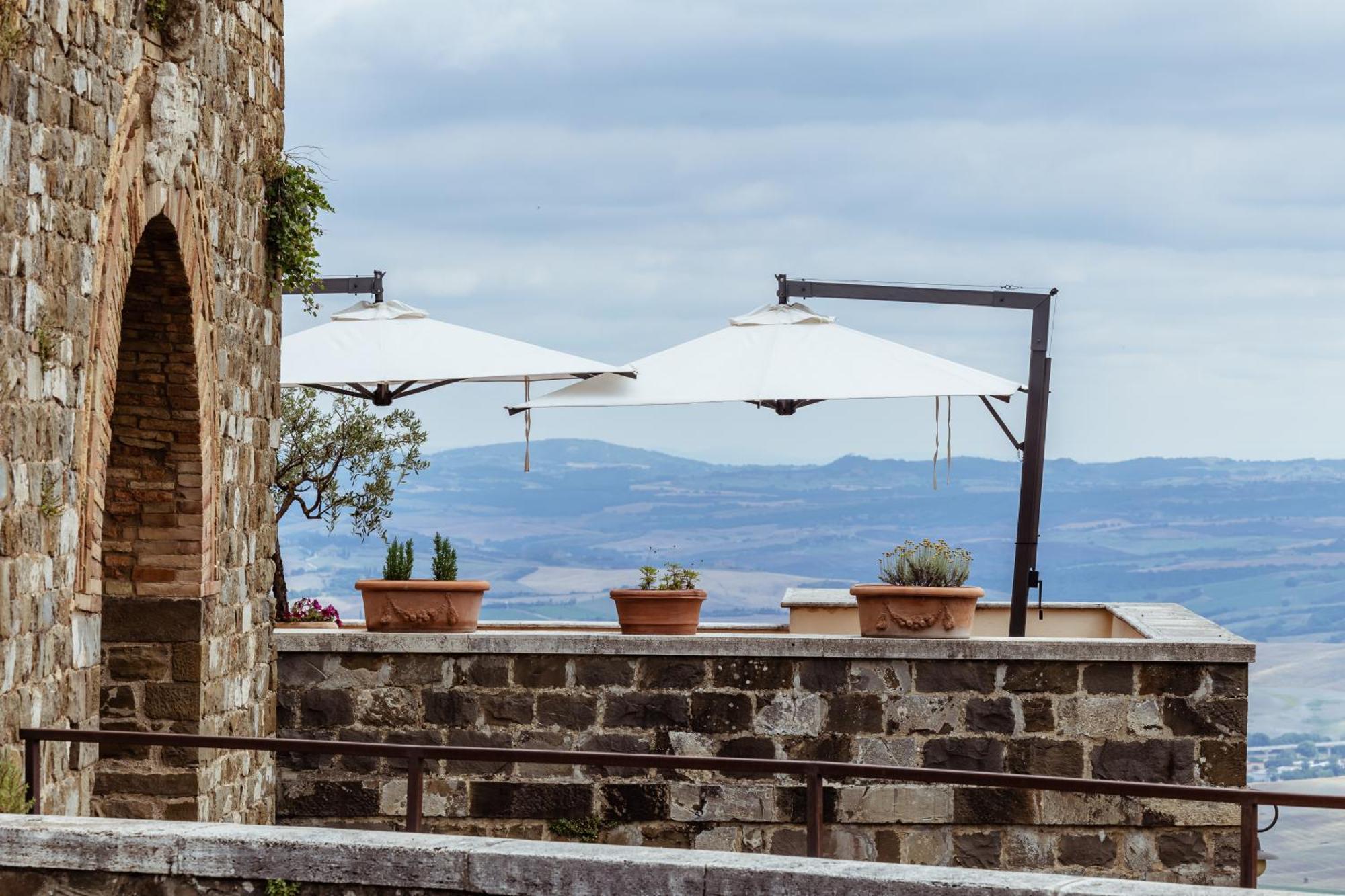 Hotel Vecchia Oliviera Монтальчино Экстерьер фото
