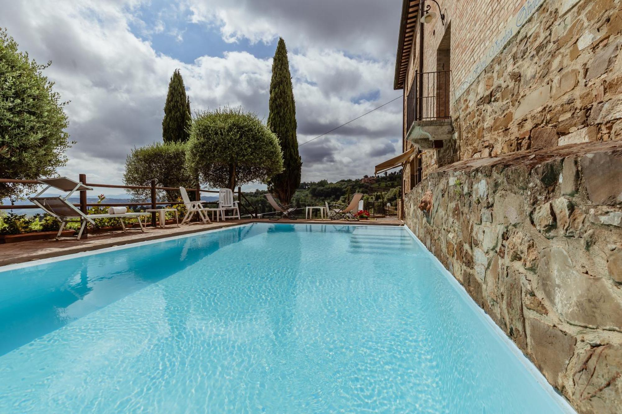 Hotel Vecchia Oliviera Монтальчино Экстерьер фото
